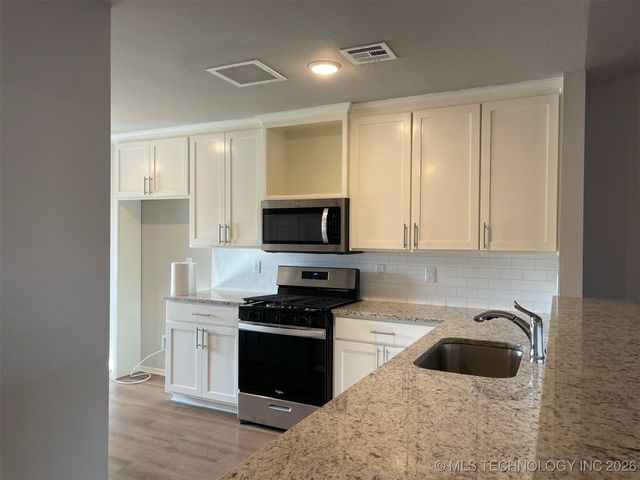 9415 E 132nd Place S, Bixby, OK 74008