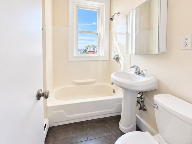 8 Kenwwod St 7, Boston, MA 02124