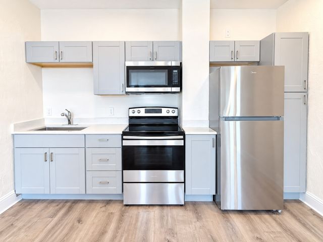8 Kenwwod St 7, Boston, MA 02124