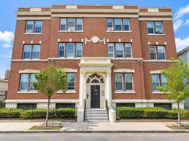 8 Kenwwod St 7, Boston, MA 02124