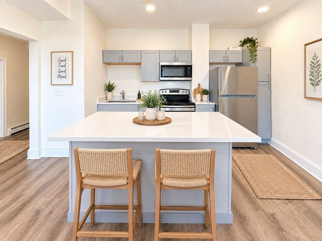 8 Kenwwod St 7, Boston, MA 02124