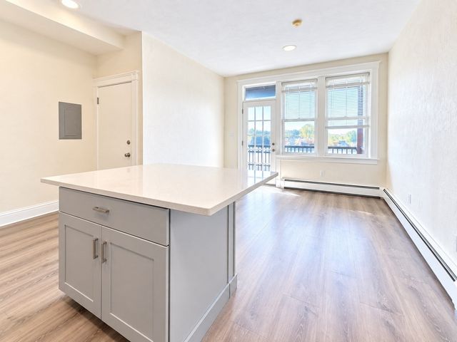8 Kenwwod St 7, Boston, MA 02124