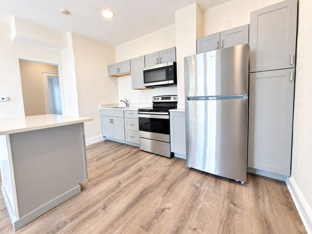 8 Kenwwod St 7, Boston, MA 02124