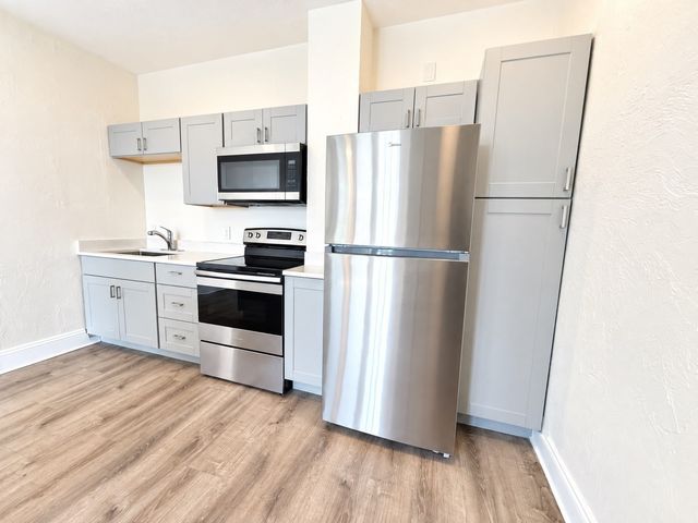 8 Kenwwod St 7, Boston, MA 02124