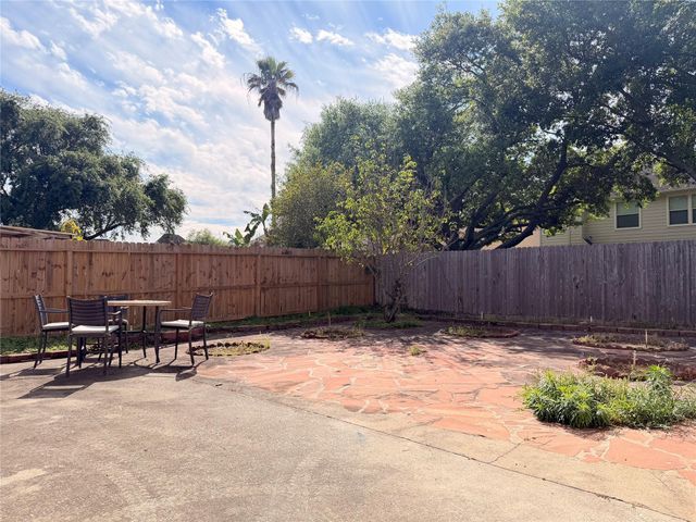 5124 Carefree Drive, League City, TX 77573