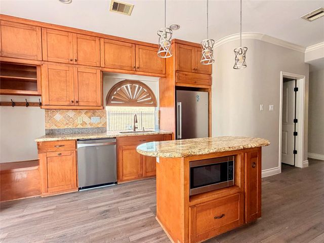 5124 Carefree Drive, League City, TX 77573