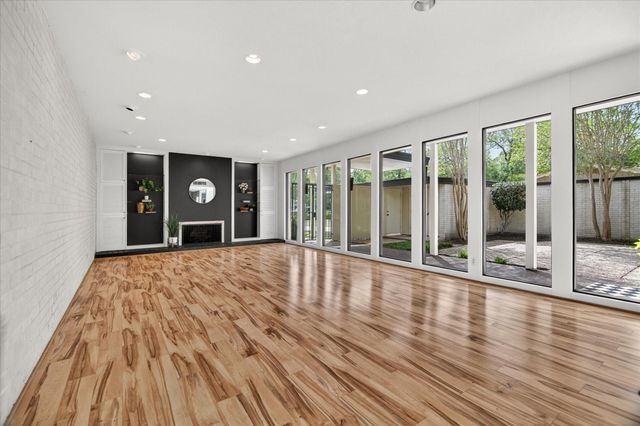 147 Valley Drive, Liberty, TX 77575
