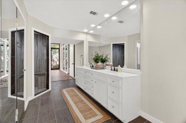 147 Valley Drive, Liberty, TX 77575