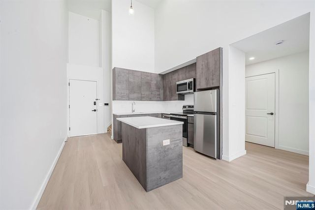 1 Mallory Avenue, Jersey City, NJ 07305