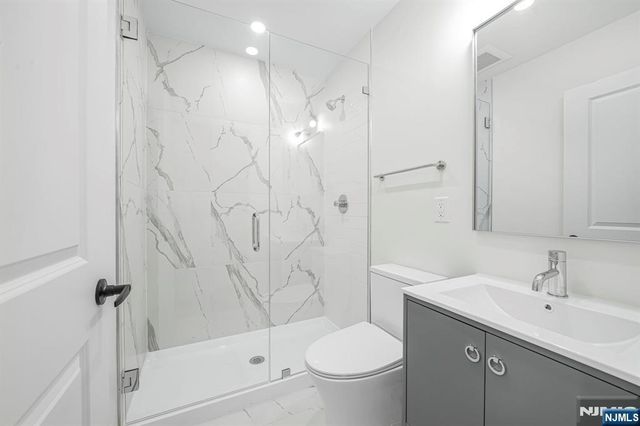 1 Mallory Avenue, Jersey City, NJ 07305