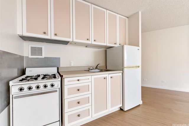 750 Amana Street 907, Honolulu, HI 96814