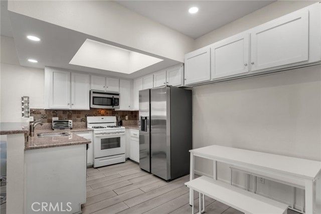 10943 Laurel Canyon B9, San Fernando, CA 91340