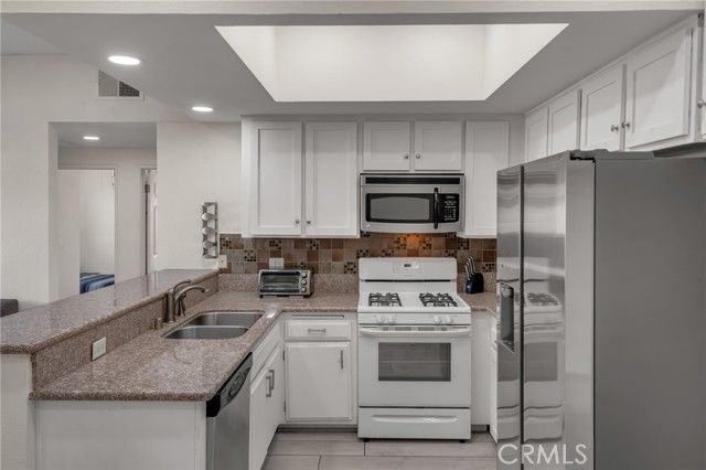 10943 Laurel Canyon B9, San Fernando, CA 91340