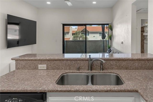 10943 Laurel Canyon B9, San Fernando, CA 91340