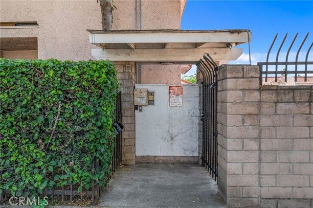 10943 Laurel Canyon B9, San Fernando, CA 91340