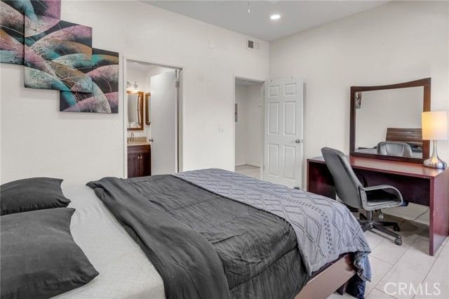 10943 Laurel Canyon B9, San Fernando, CA 91340