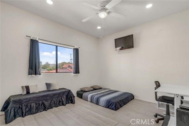 10943 Laurel Canyon B9, San Fernando, CA 91340