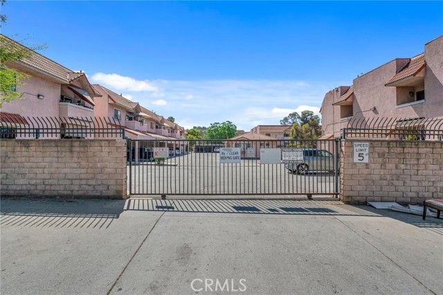 10943 Laurel Canyon B9, San Fernando, CA 91340