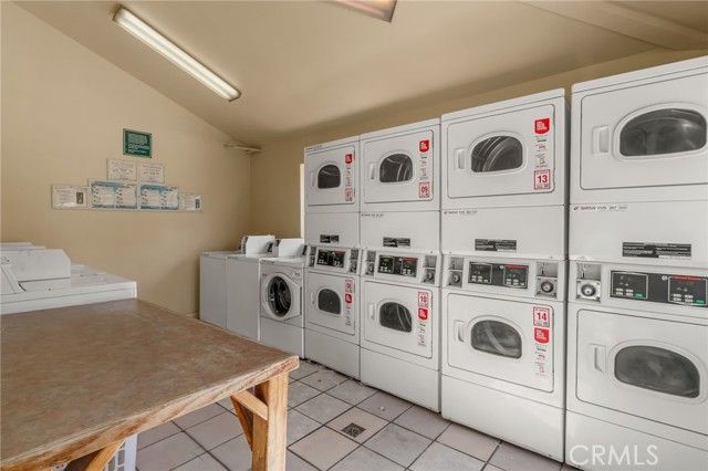 10943 Laurel Canyon B9, San Fernando, CA 91340