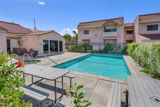 10943 Laurel Canyon B9, San Fernando, CA 91340