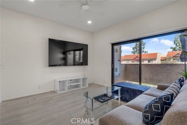 10943 Laurel Canyon B9, San Fernando, CA 91340