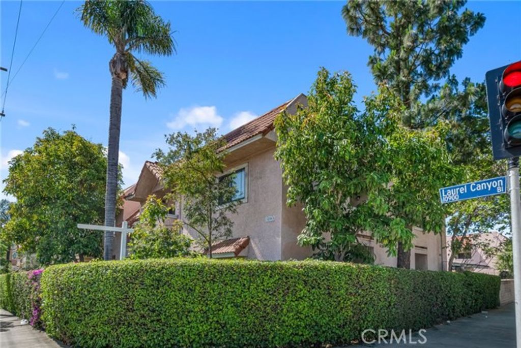10943 Laurel Canyon B9, San Fernando, CA 91340