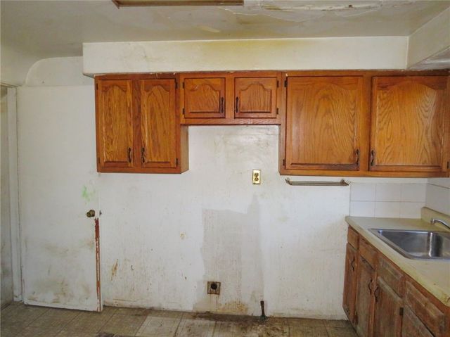 310 Anthon Dr, Penn Hills, PA 15235