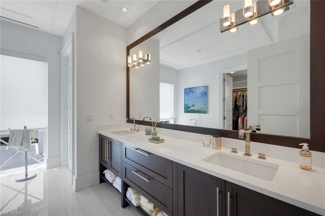 382 12th AVE S 202, Naples, FL 34102