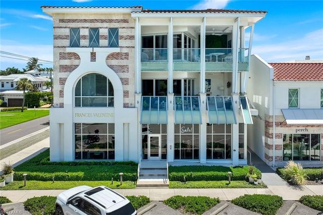 382 12th AVE S 202, Naples, FL 34102