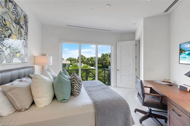382 12th AVE S 202, Naples, FL 34102