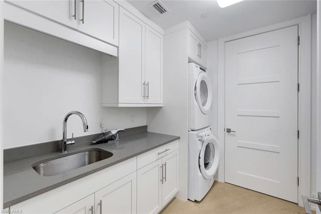 382 12th AVE S 202, Naples, FL 34102