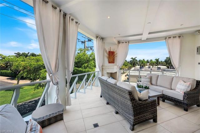 382 12th AVE S 202, Naples, FL 34102