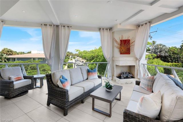 382 12th AVE S 202, Naples, FL 34102