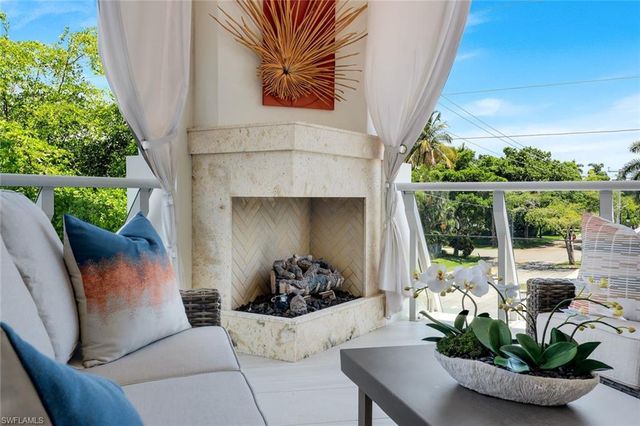 382 12th AVE S 202, Naples, FL 34102