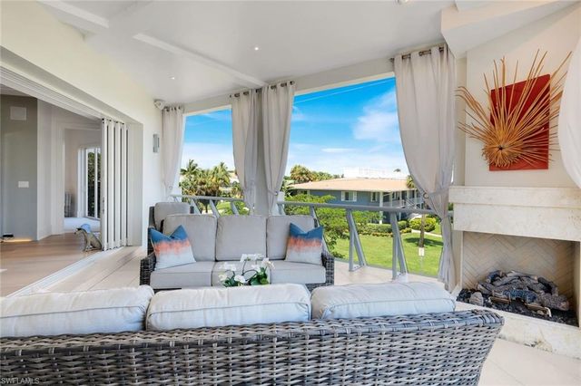 382 12th AVE S 202, Naples, FL 34102