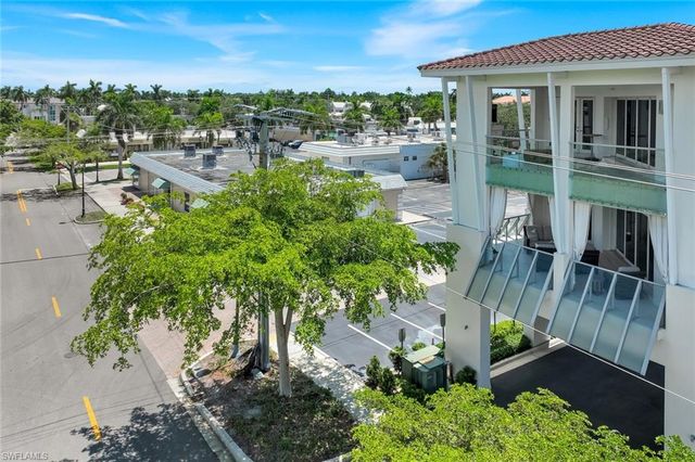 382 12th AVE S 202, Naples, FL 34102