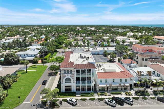 382 12th AVE S 202, Naples, FL 34102