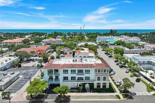 382 12th AVE S 202, Naples, FL 34102