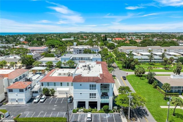 382 12th AVE S 202, Naples, FL 34102