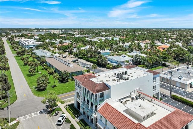 382 12th AVE S 202, Naples, FL 34102
