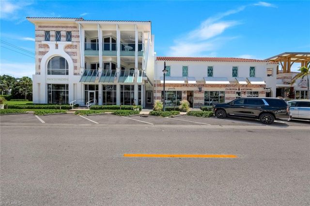 382 12th AVE S 202, Naples, FL 34102