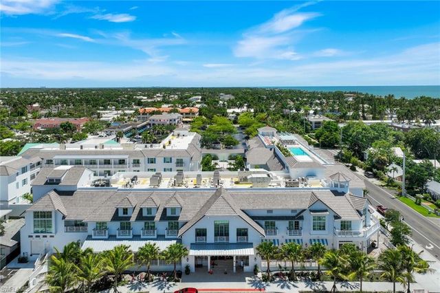 382 12th AVE S 202, Naples, FL 34102