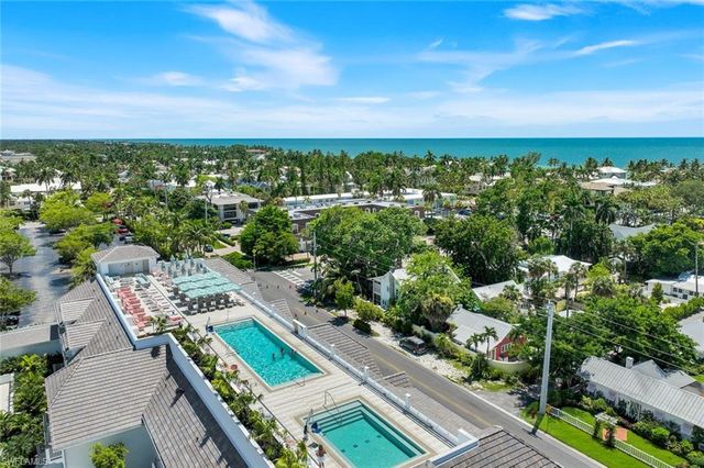 382 12th AVE S 202, Naples, FL 34102