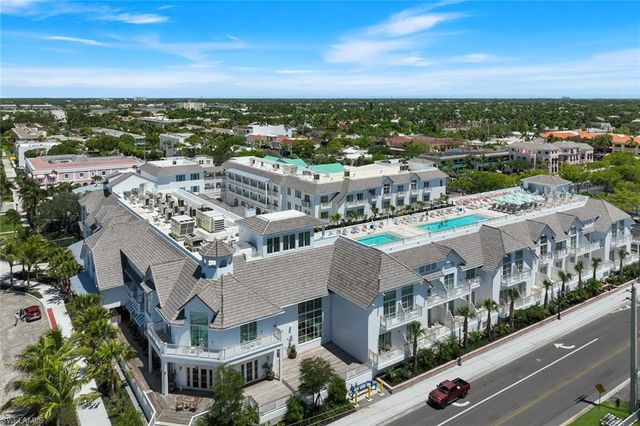 382 12th AVE S 202, Naples, FL 34102
