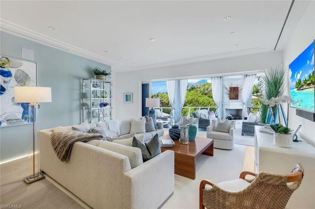 382 12th AVE S 202, Naples, FL 34102