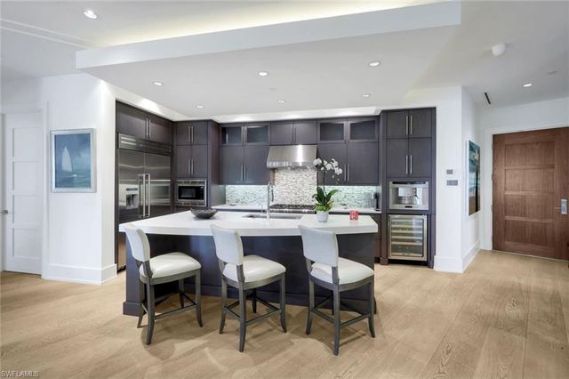 382 12th AVE S 202, Naples, FL 34102