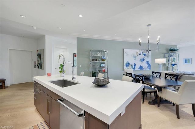 382 12th AVE S 202, Naples, FL 34102