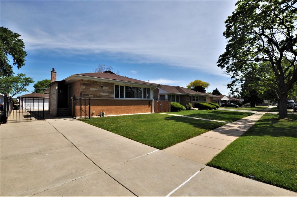 7226 W Conrad Avenue, Niles, IL 60714