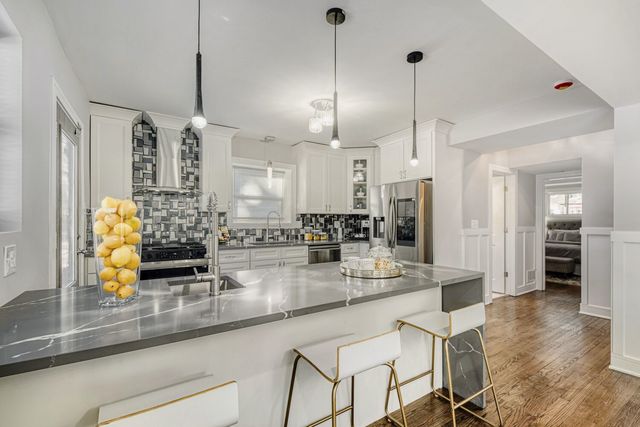 9001 S Claremont Avenue, Chicago, IL 60643