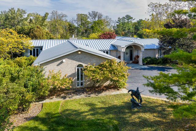 1551 Mill Trail, Highland Park, IL 60035